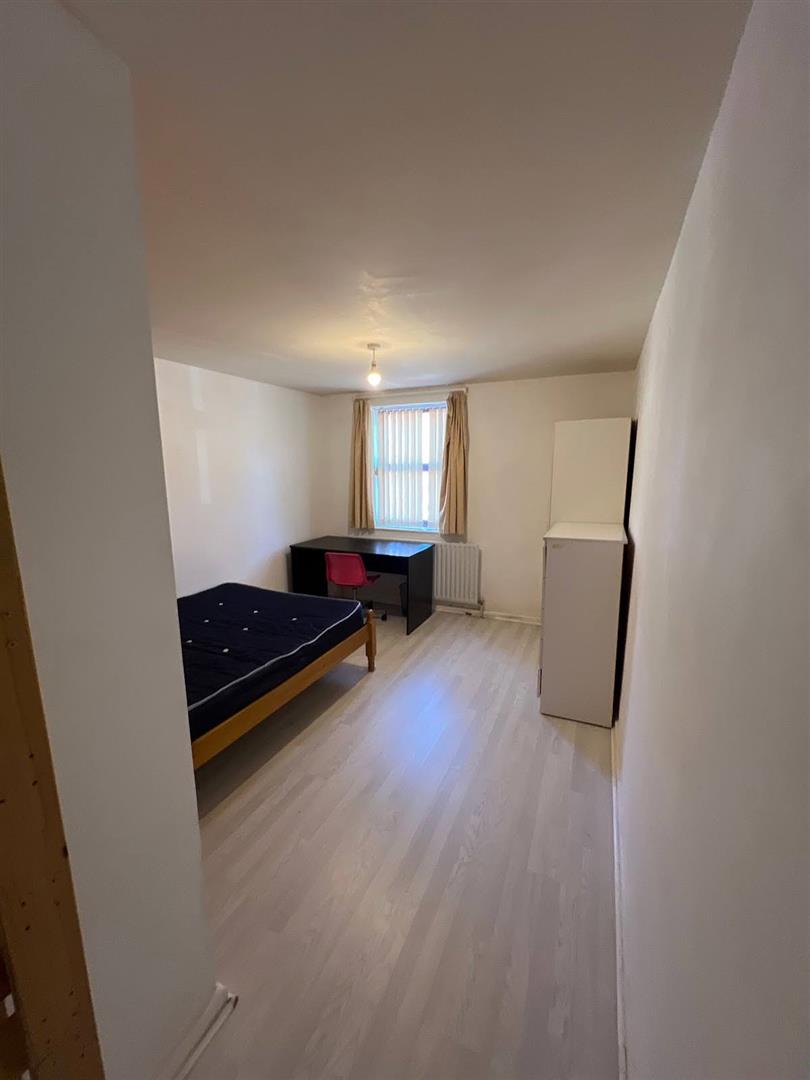 9 Turners Lane,Broomhill,Sheffield S10 1BP,3 Bedrooms Bedrooms,1 BathroomBathrooms,Flat,1227